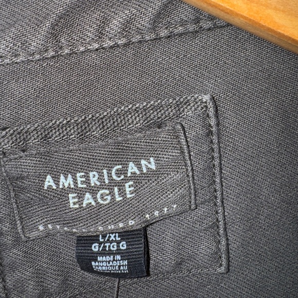 American Eagle Cropped Button Up - Picture 4 of 6